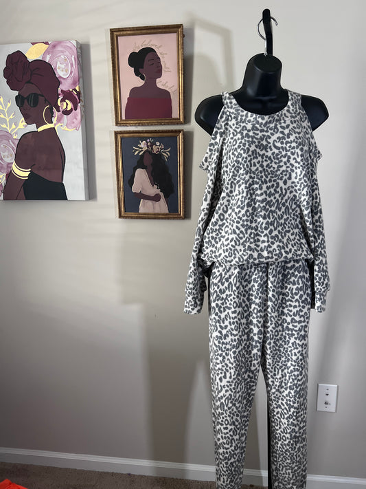 Cold shoulder Leopard Fleece Set Size Medium